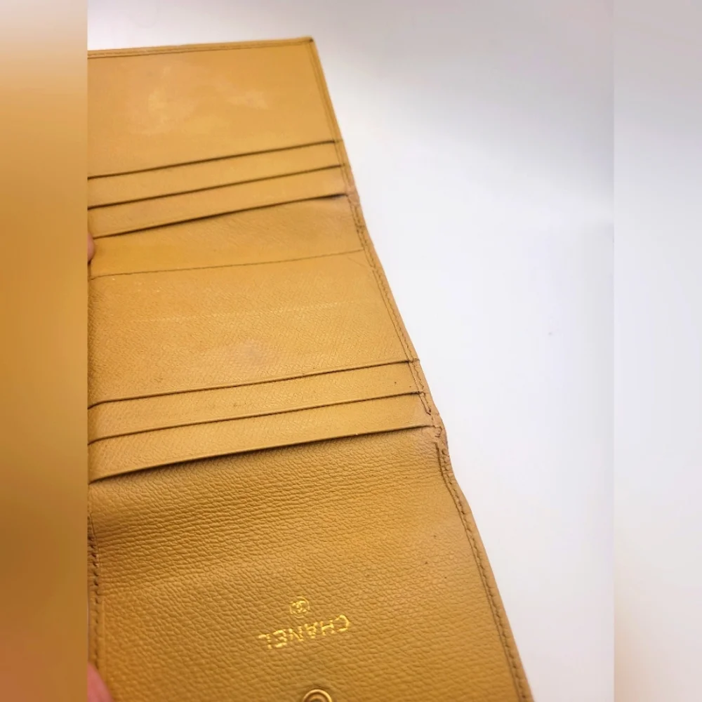 Chanel Vintage Caviar Leather  Bifold Wallet